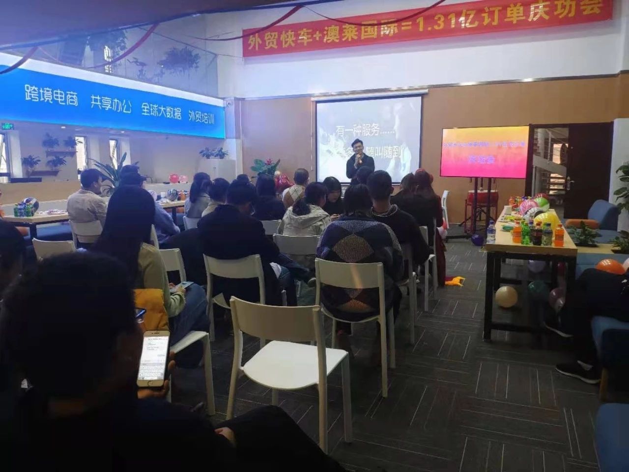 061ef8fb0f3c8f75ad574bc100b98026